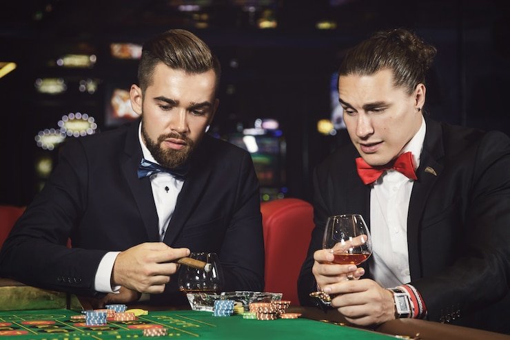 Mengecek deposit melalui ponsel aman